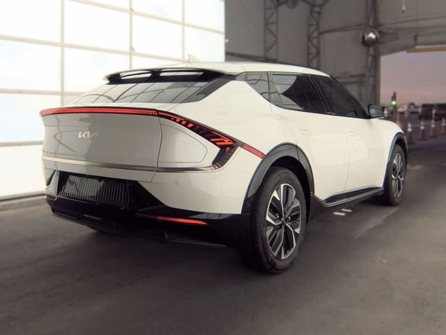 Certified Used 2024 Glacier Kia Wind image 3
