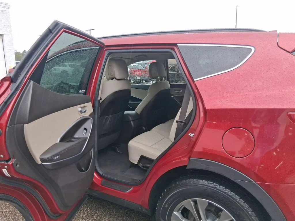Used 2014 Serrano Red Hyundai Base image 30