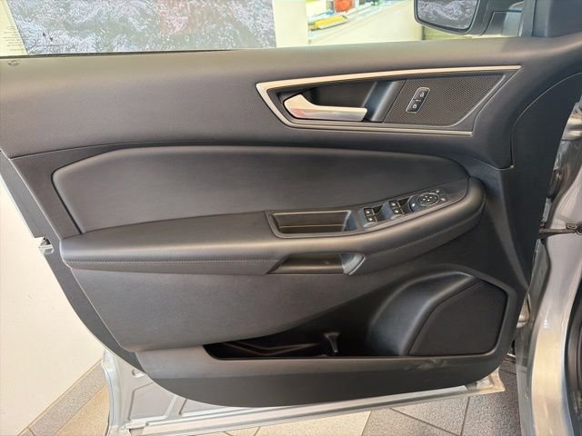 Used 2022 Silver Ford SEL image 18