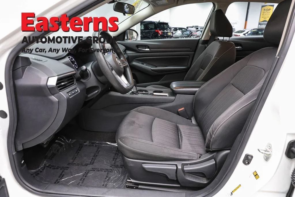 Used 2022 White Nissan 2.5 S image 13