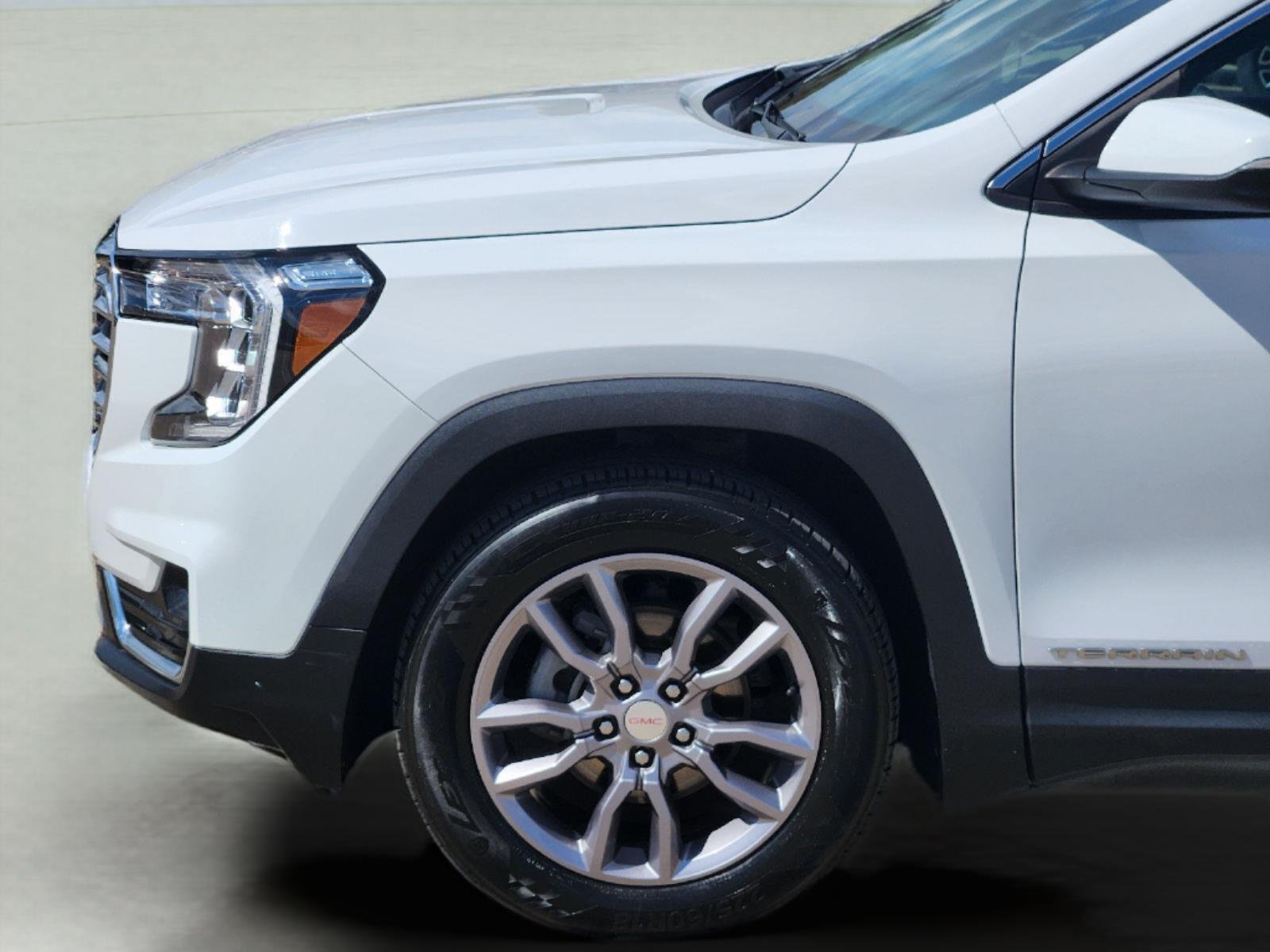 Used 2024 Summit White GMC SLT image 8