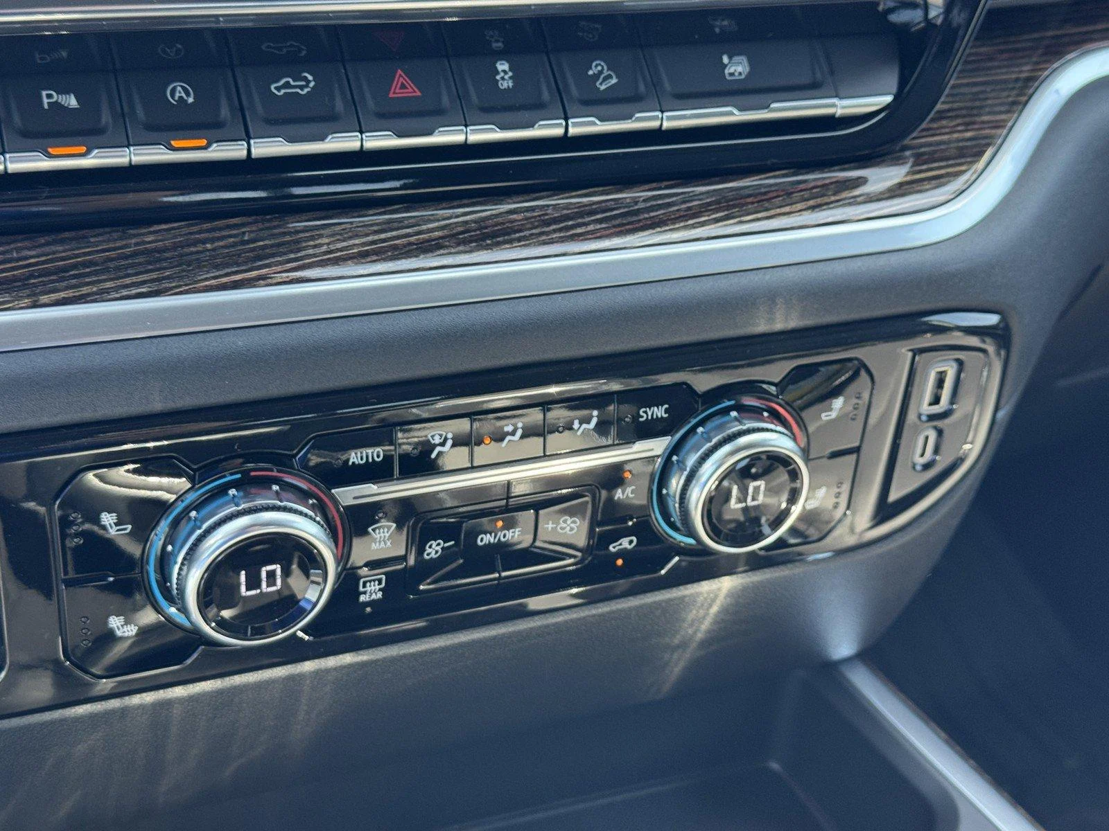 New 2026 Sterling Metallic GMC Elevation image 19