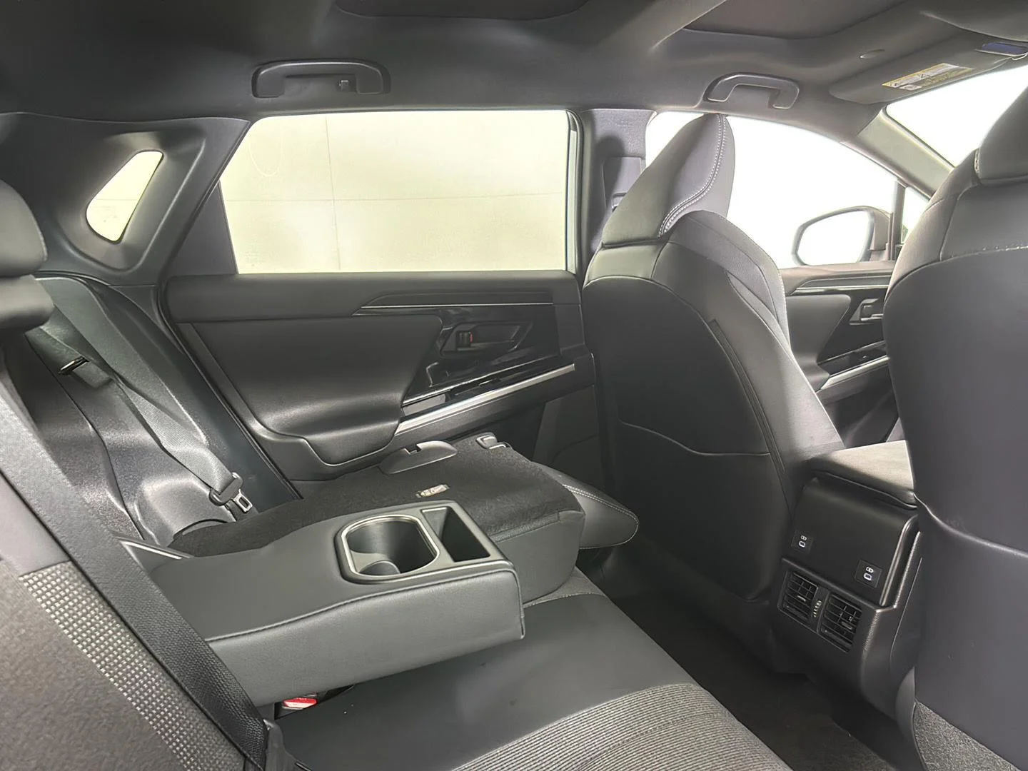 Used 2023 Wind Chill Pearl Toyota XLE image 22
