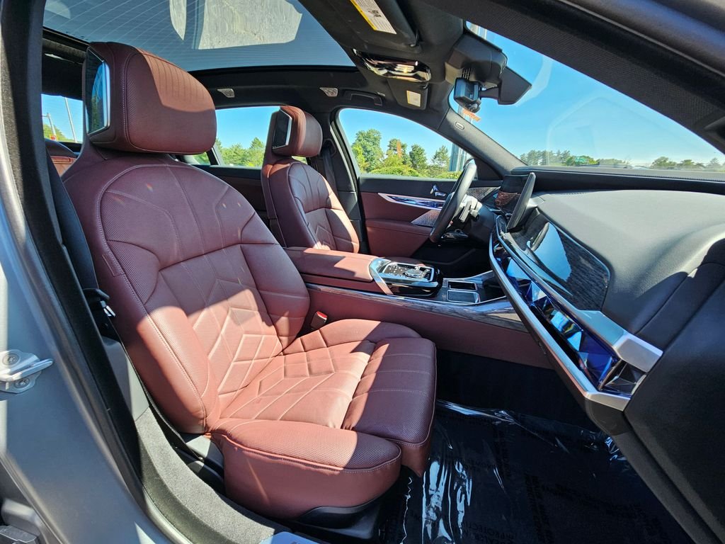 Certified Used 2025 Frozen Pure Grey Metallic BMW 760i xDrive image 19