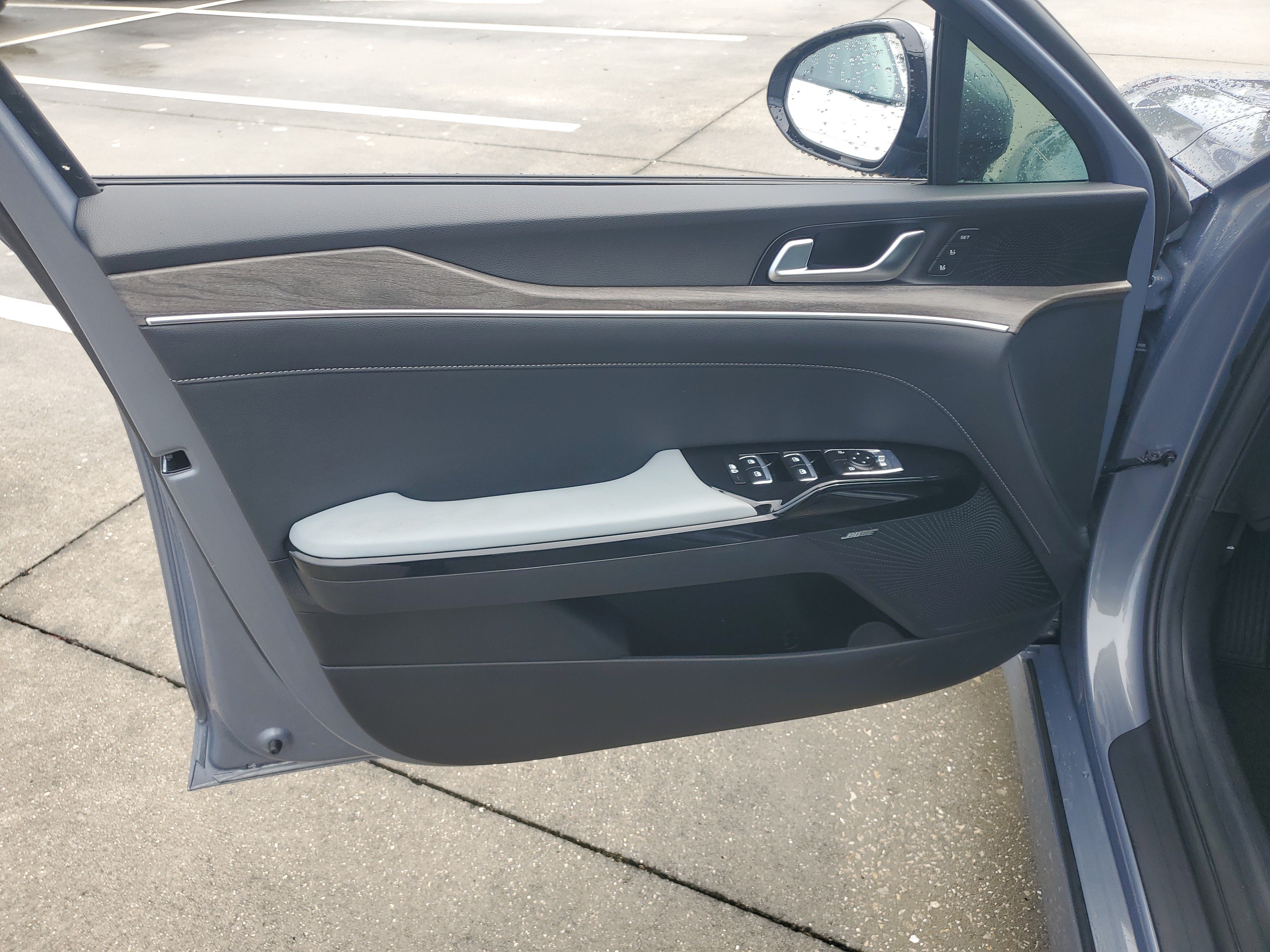 Used 2024 Everlasting Silver Kia EX image 21