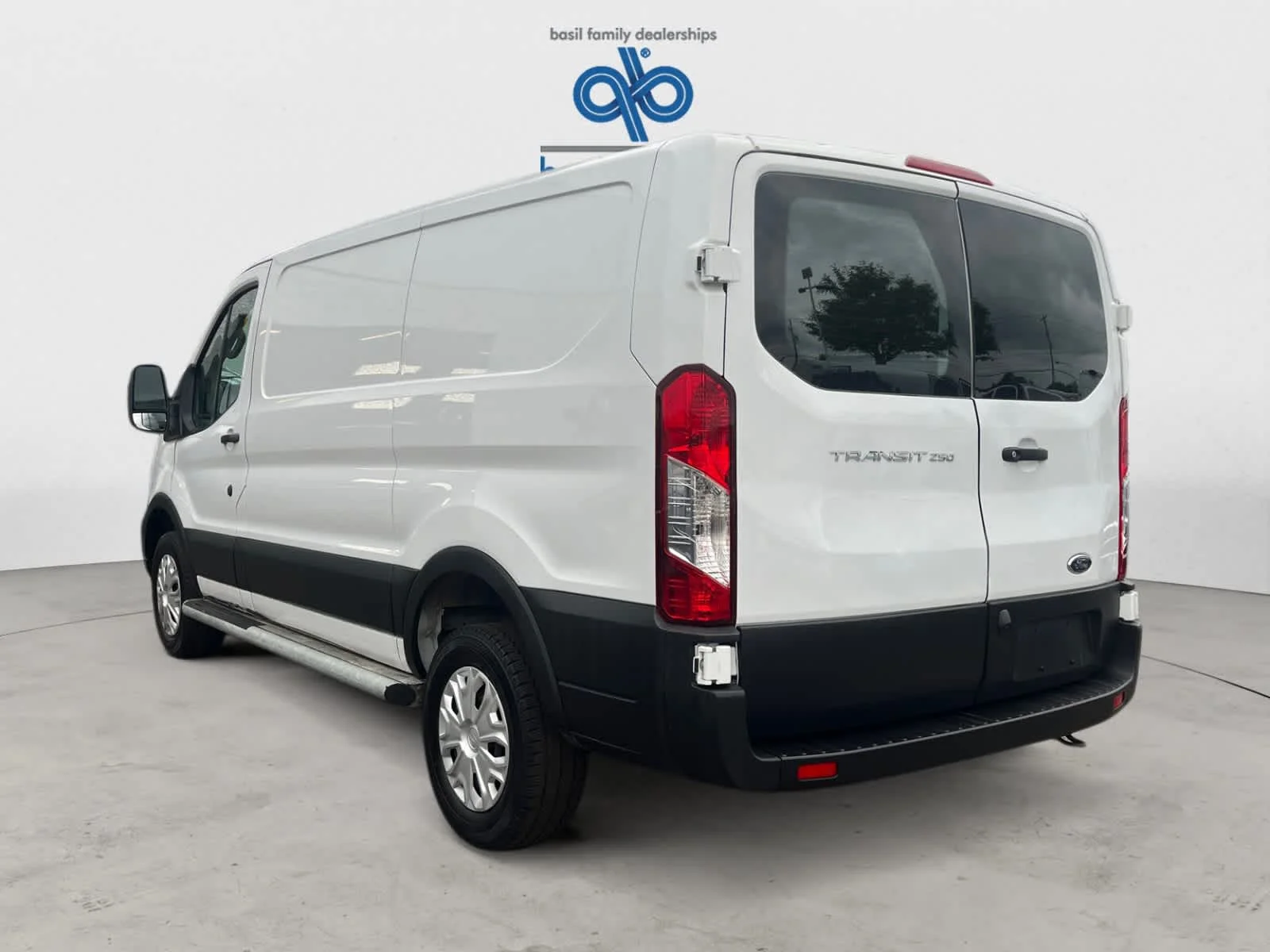 Used 2025 Oxford White Ford  image 3