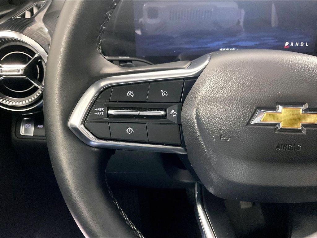 Used 2025 White Chevrolet LT image 22