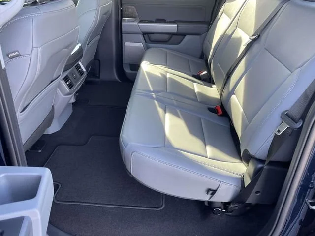 2025 Ford F-150 Lightning Flash - Photo 19