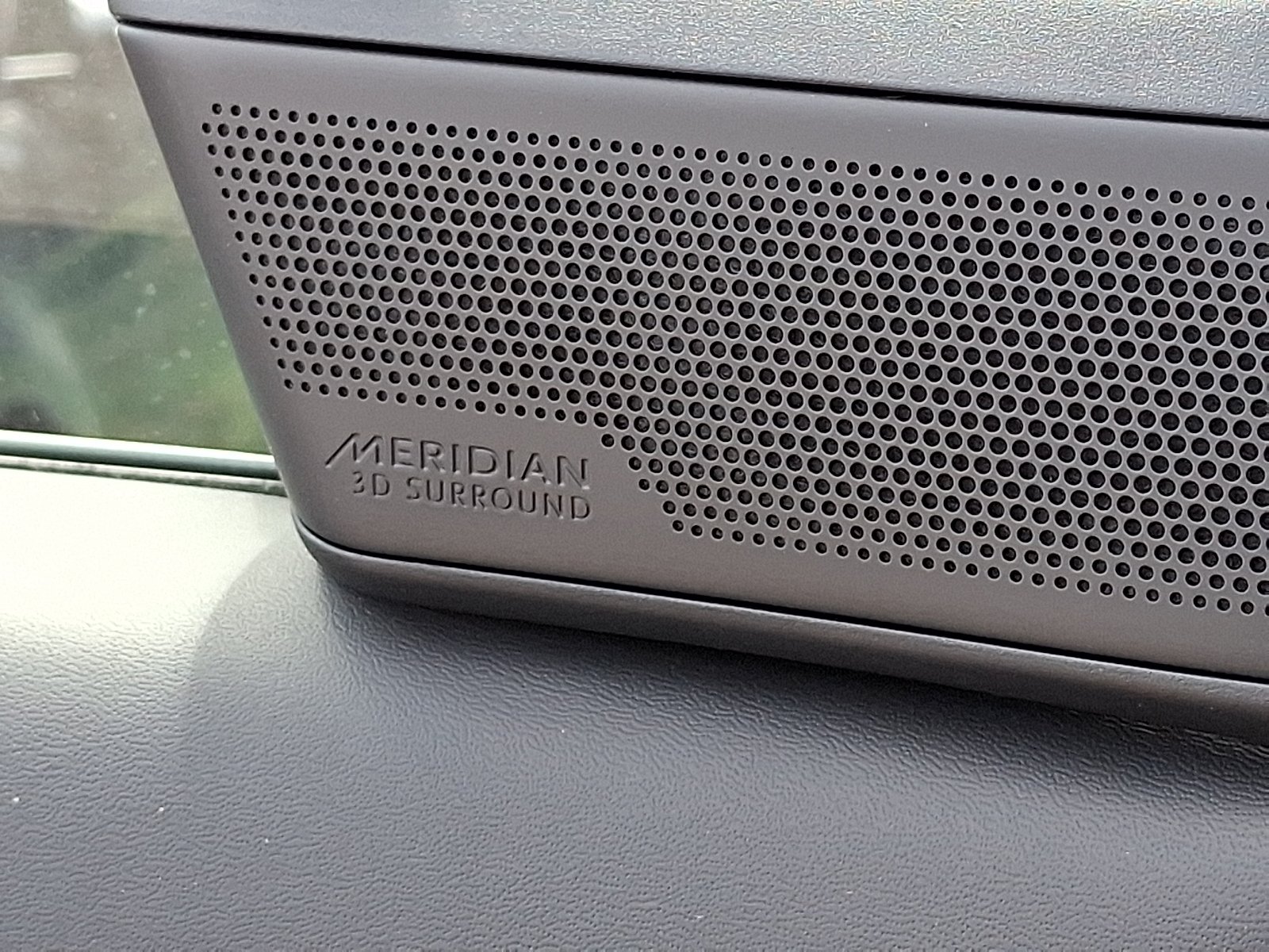 New 2026 Carpathian Grey Land Rover P400 Dynamic SE image 18