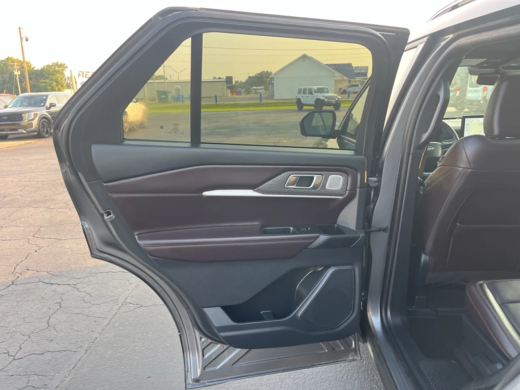Used 2025 Carbonized Gray Metallic Ford Platinum image 21