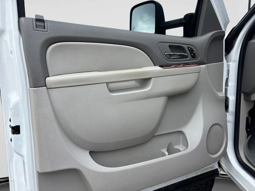 Used 2011 White Chevrolet LTZ image 35