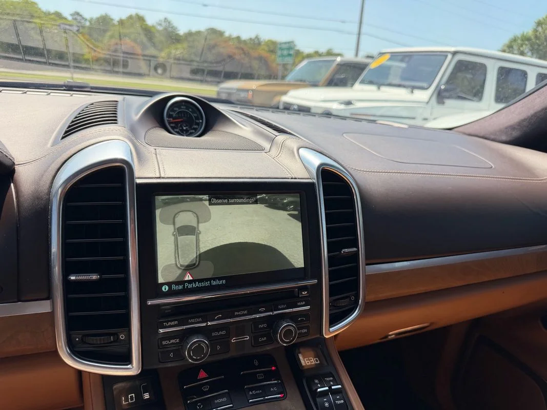 Used 2012  Porsche Turbo image 25