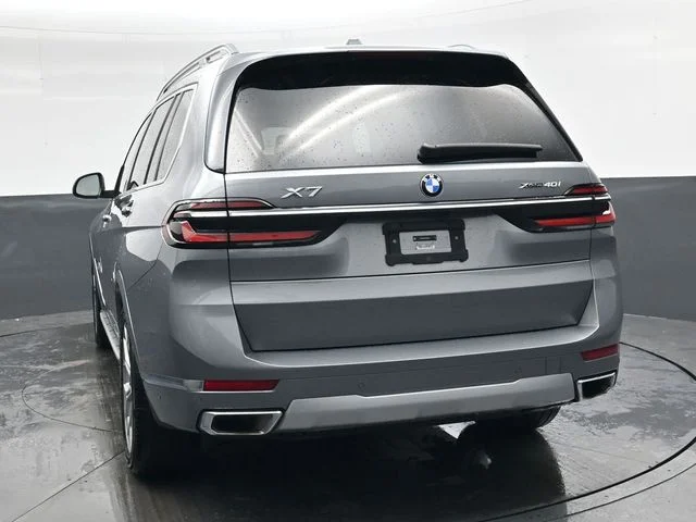 Used 2024 Gray BMW xDrive40i image 5