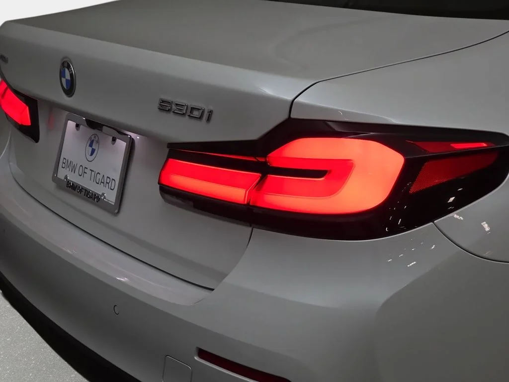 Used 2022 Mineral White Metallic BMW 530i xDrive image 33