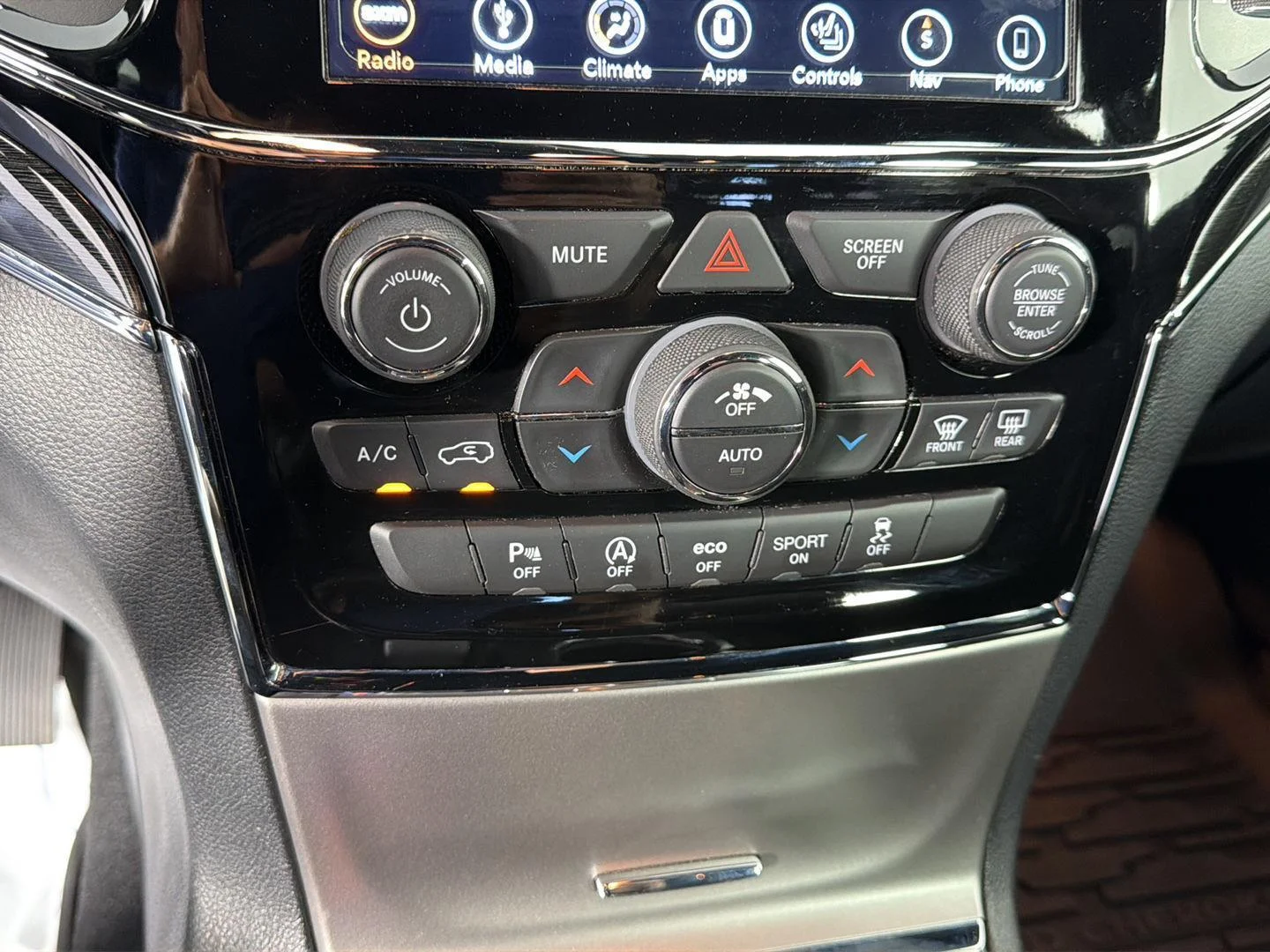 Used 2019 Bright White Clearcoat Jeep Trailhawk image 38