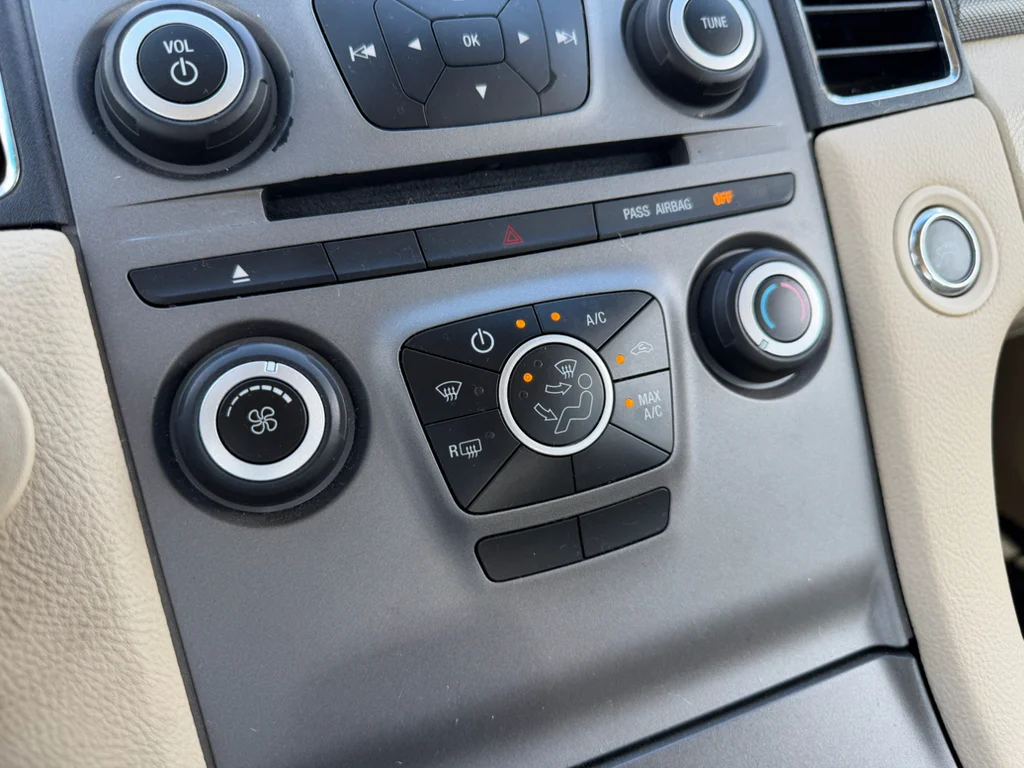 Used 2016 Oxford White Ford SE image 19