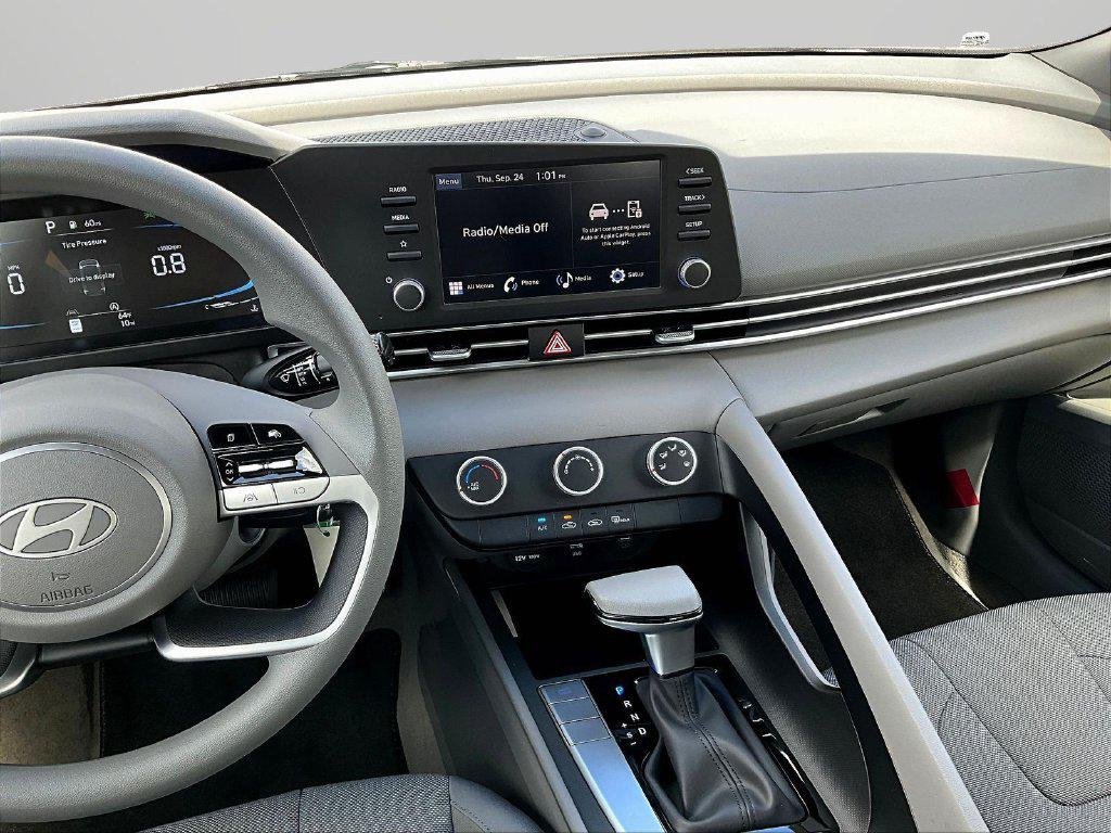 New 2026 White Hyundai SE image 10