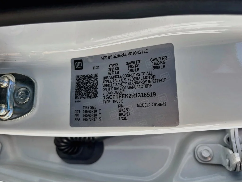 Used 2024 Summit White Chevrolet Trail Boss image 31