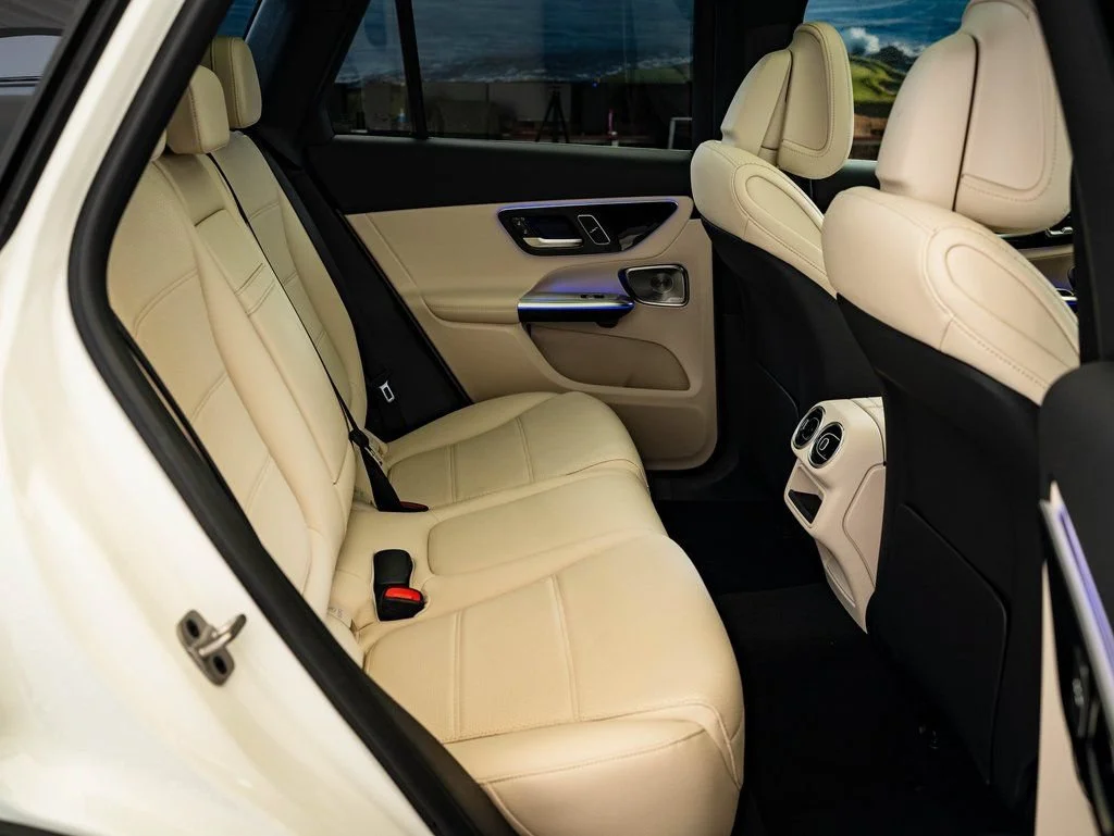 Used 2026 Polar White Mercedes-Benz GLC 300 image 35