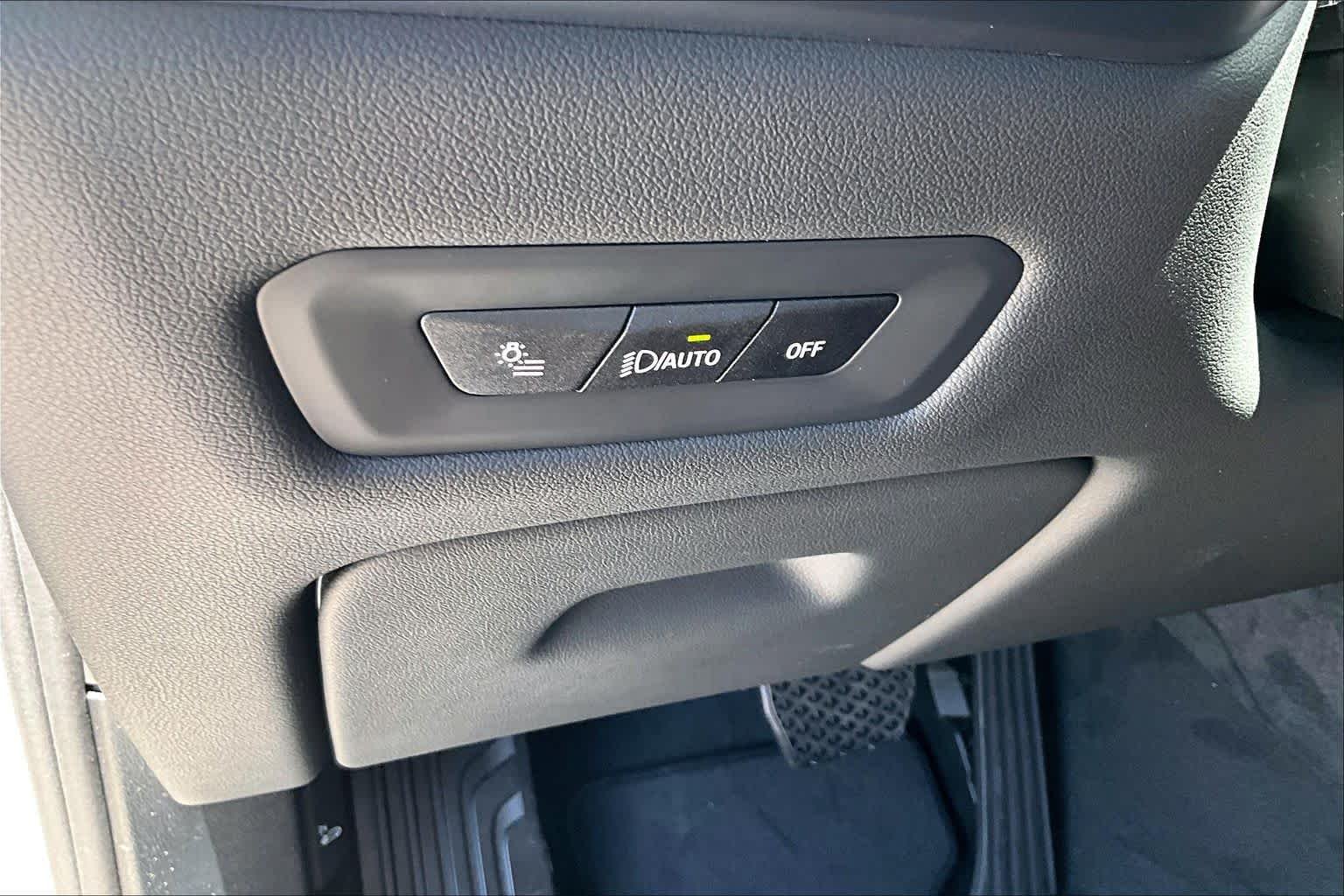 New 2026 Alpine White BMW sDrive40i image 20