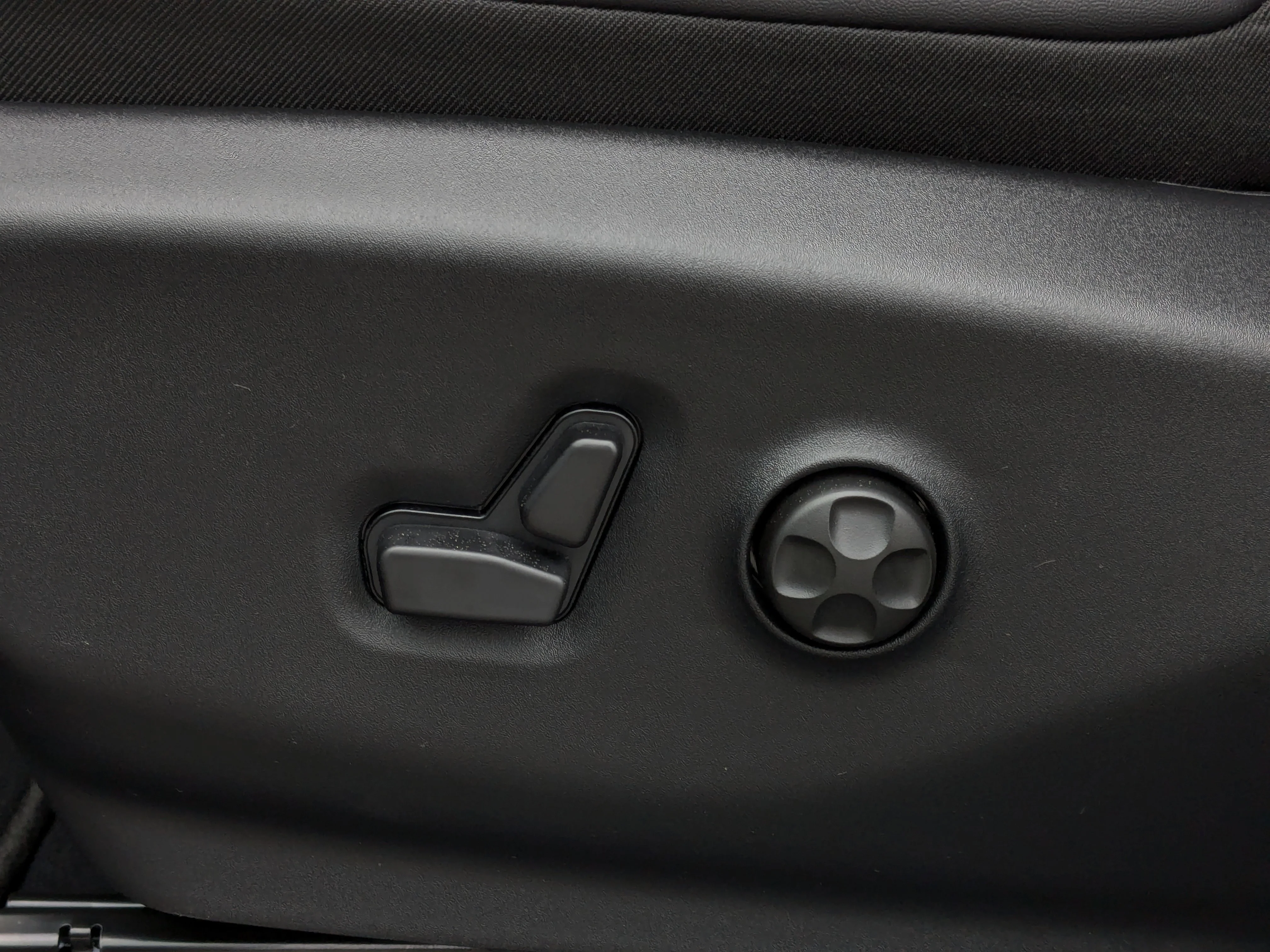 New 2026 Black Chrysler SXT - Power Liftgate - Power Sliding Doors - Leather - Remote Start image 16