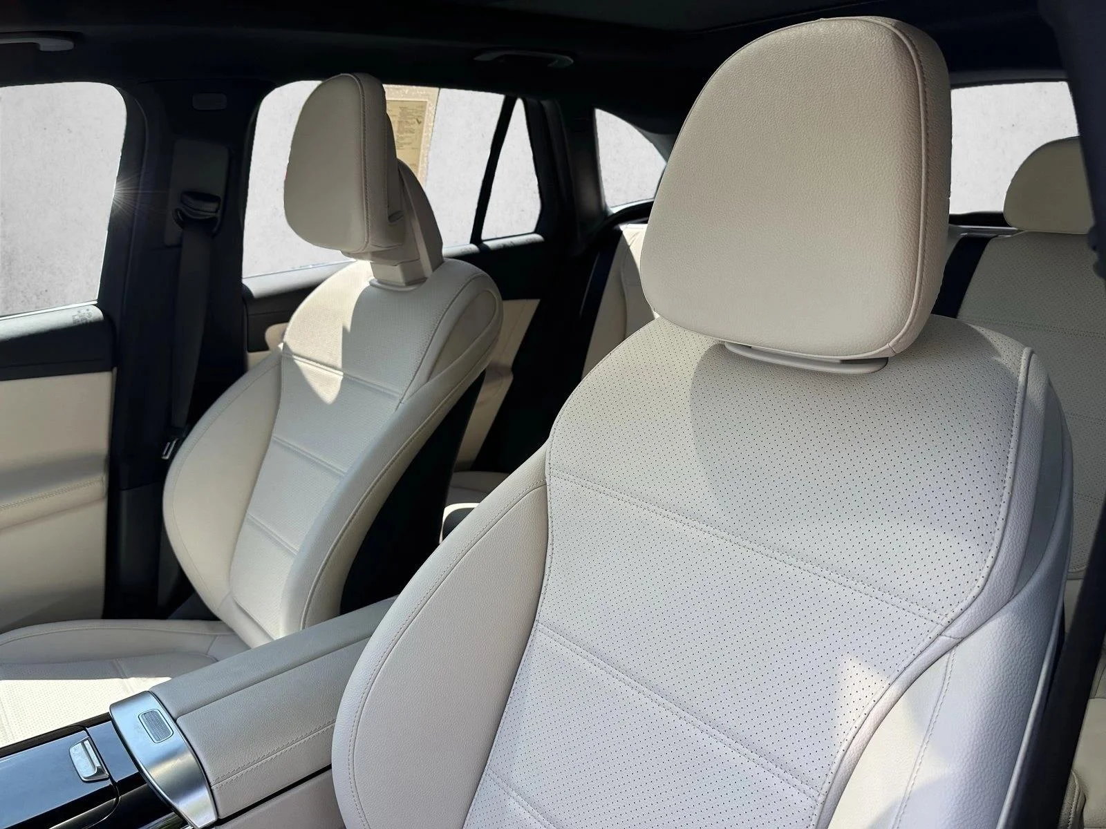 Used 2023 Polar White Mercedes-Benz GLC 300 image 11