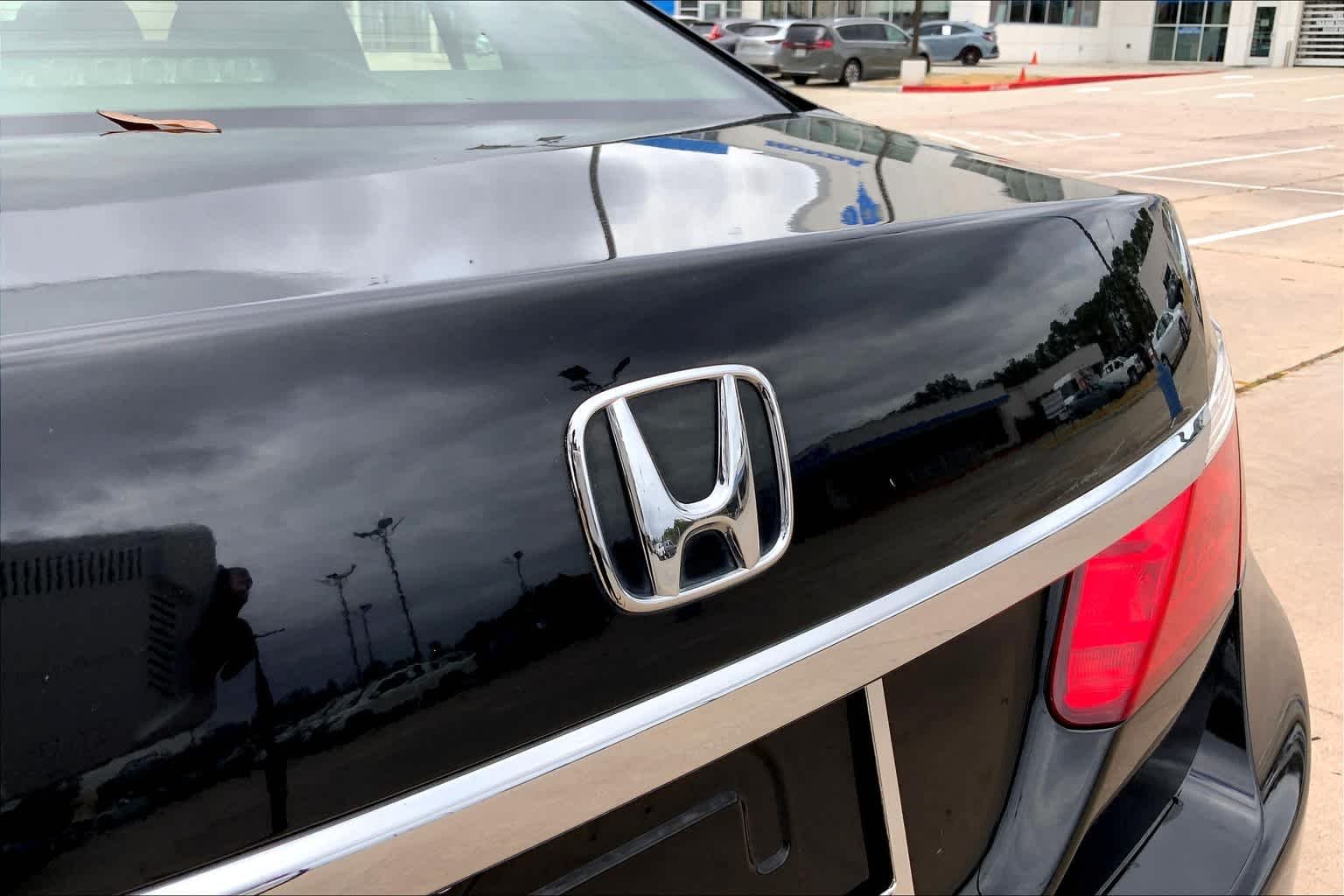 Used 2014 Crystal Black Pearl Honda EX-L image 28
