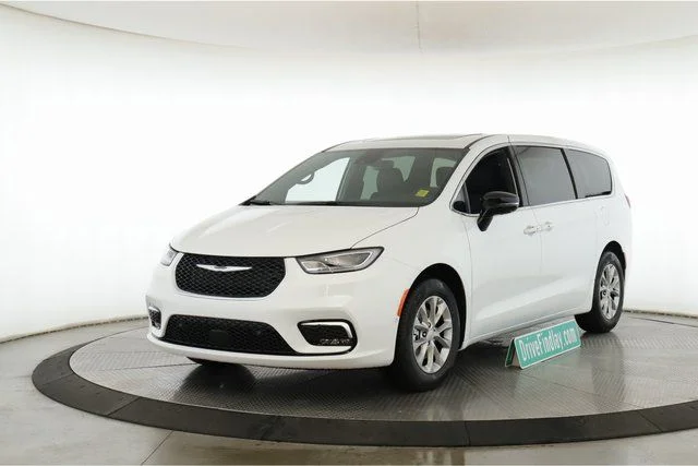 2026 Chrysler Pacifica Limited - Photo 10
