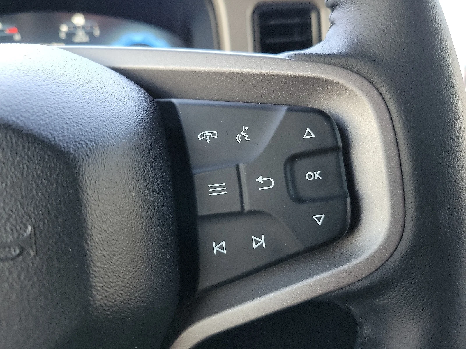 New 2025 Azure Gray Metallic Tri-Coat Ford Outer Banks&reg; image 19