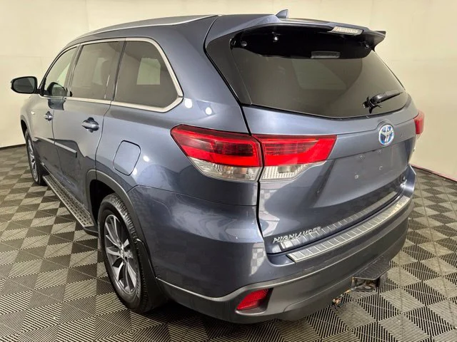 Certified Used 2018 Shoreline Mist Toyota XLE image 6