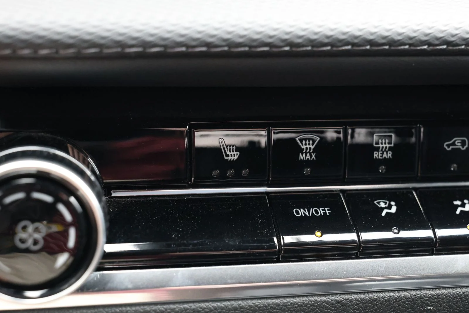 Used 2025 White Chevrolet LT image 4