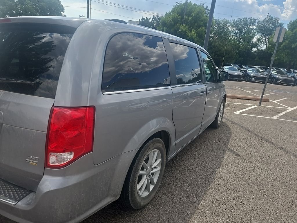 Used 2019 Silver Dodge SXT image 3