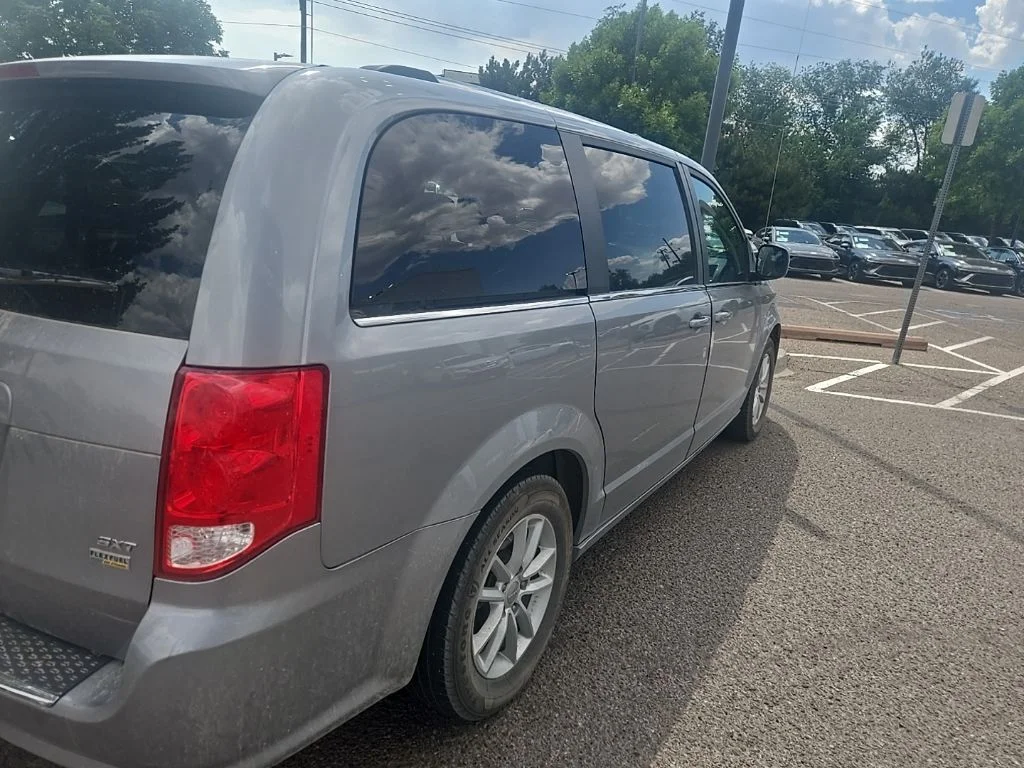 Used 2019 Silver Dodge SXT image 3