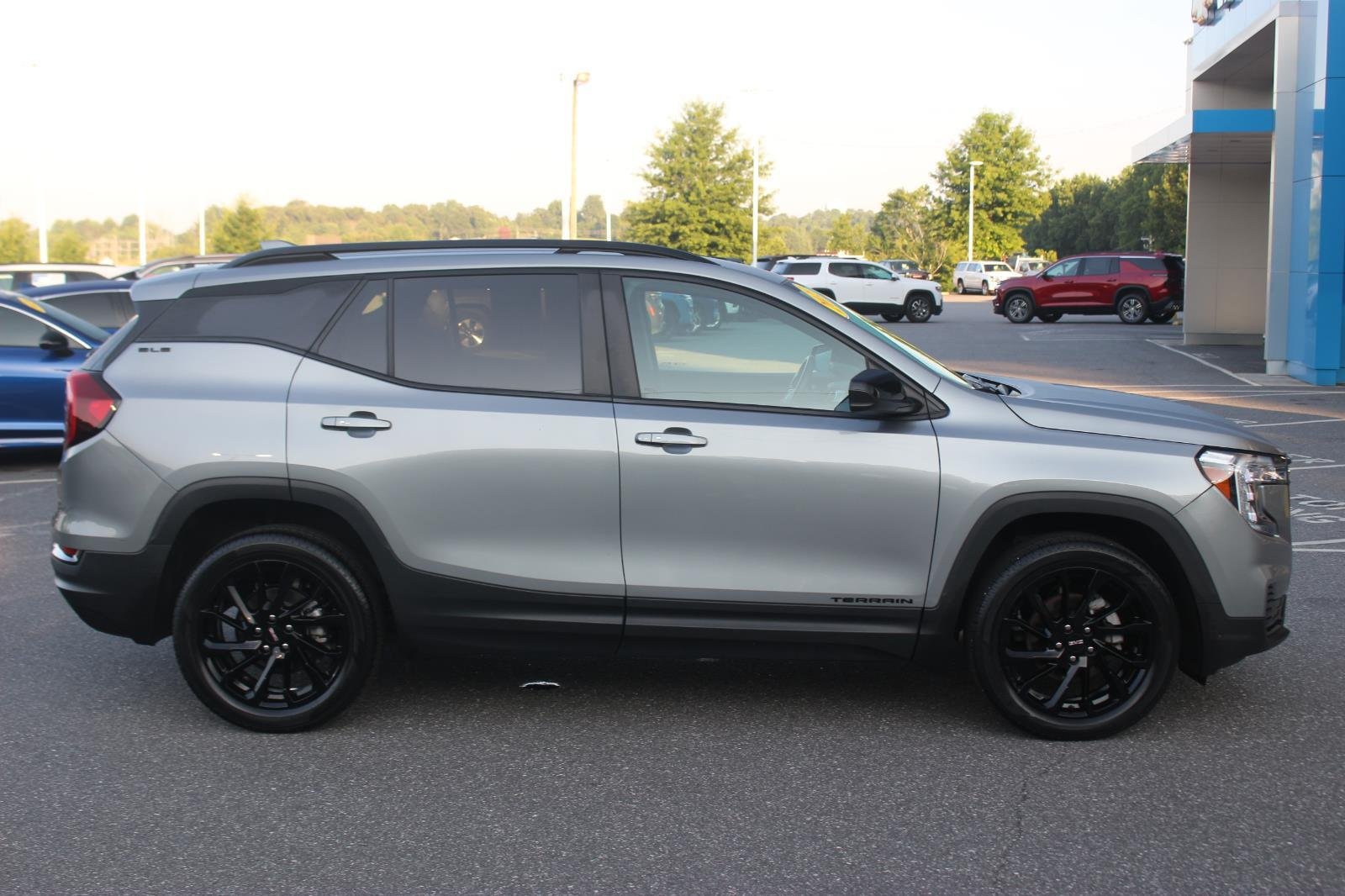 Used 2023 Sterling Metallic GMC SLE image 8
