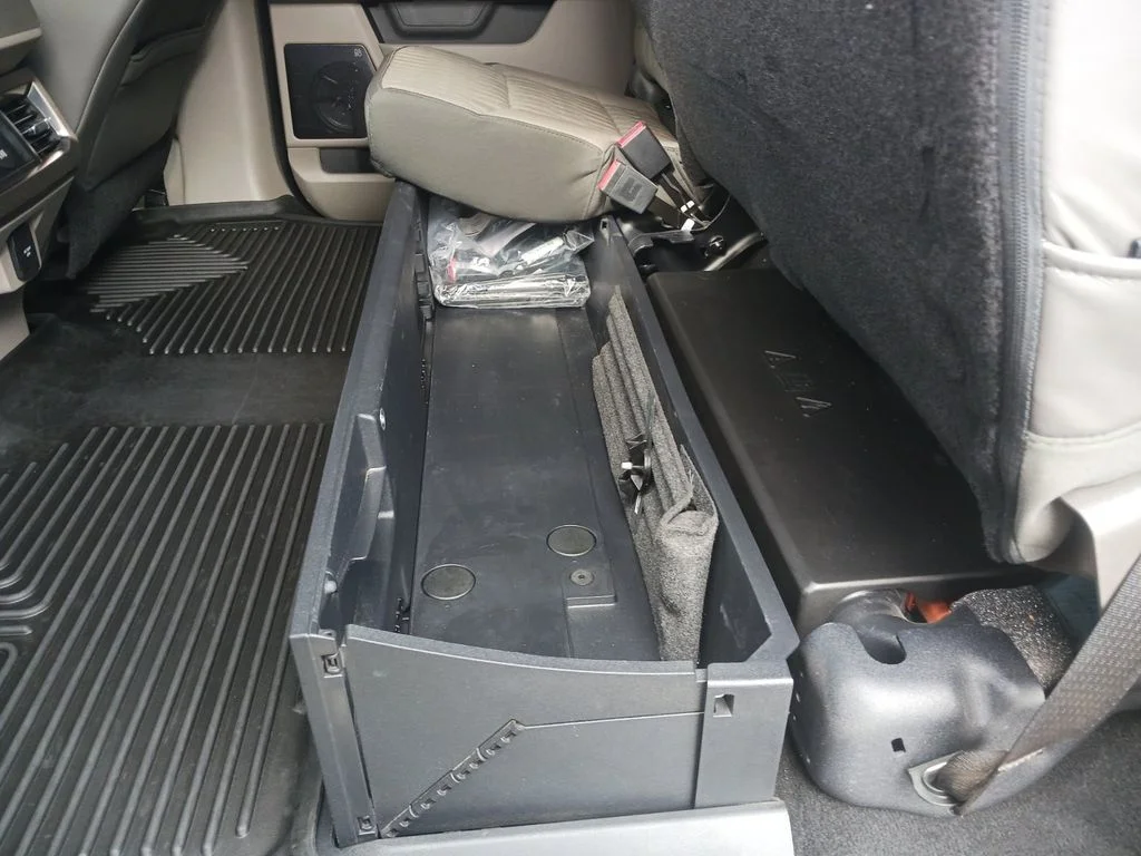 Used 2025 Black Ford Platinum image 31