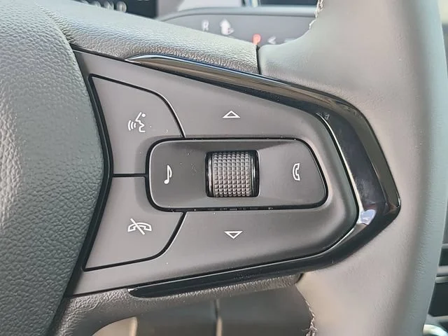 New 2027 Summit White Chevrolet LT image 24