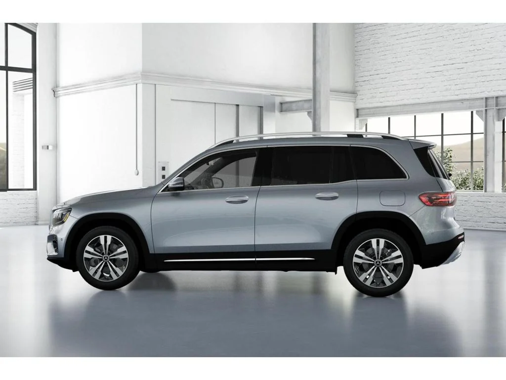Used 2026 Silver Mercedes-Benz GLB 250 image 33