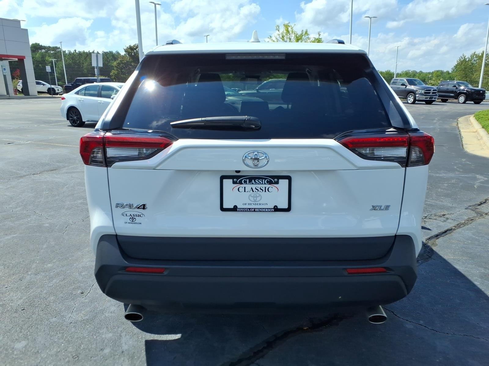 Used 2025 Ice Cap Toyota XLE image 9