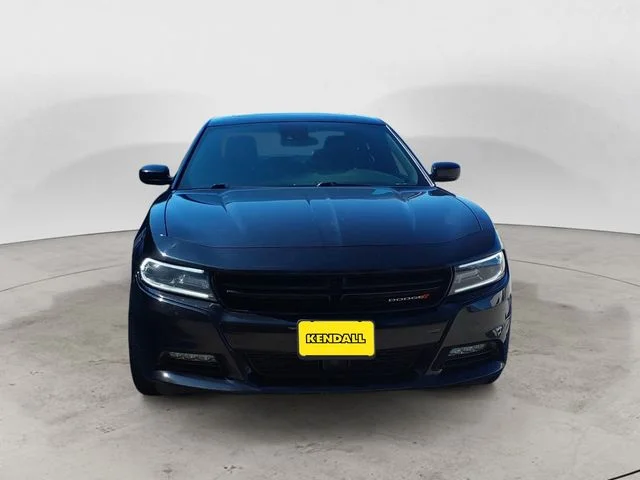 Used 2016 Pitch Black Clearcoat Dodge SXT image 2