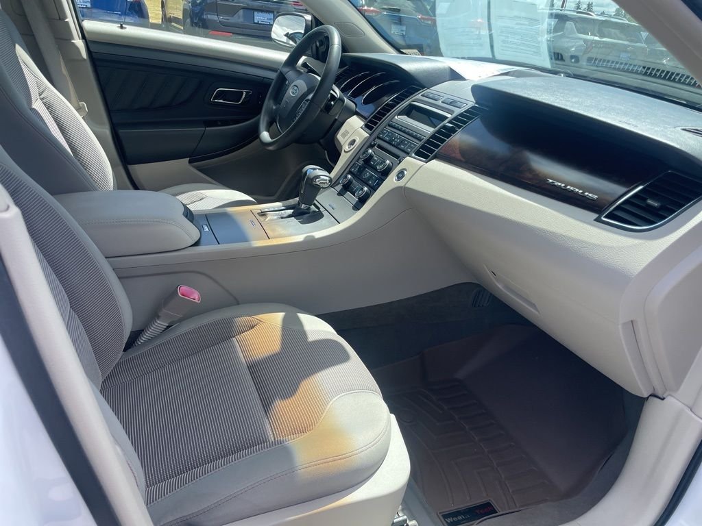 Used 2011 White Platinum Clearcoat Metallic Ford SEL image 12