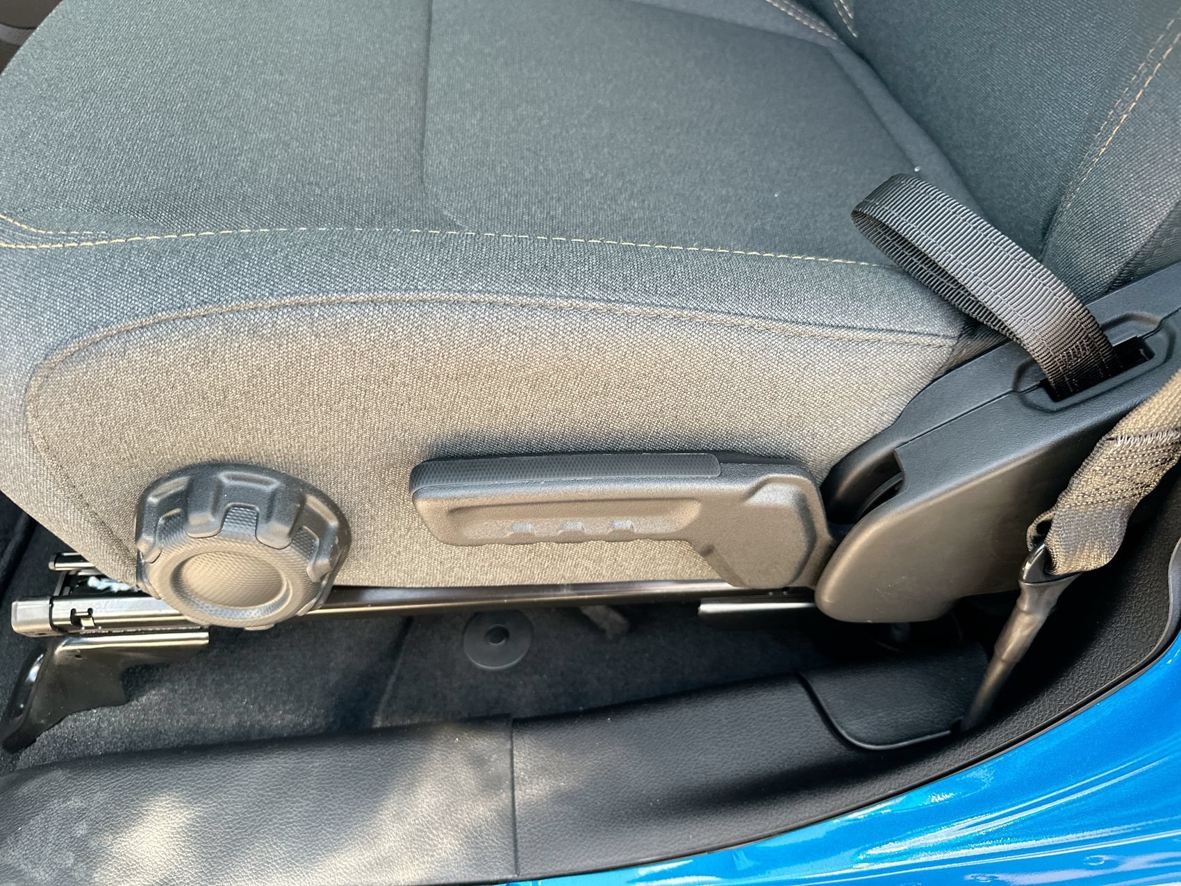 New 2024 Hydro Blue Pearlcoat Jeep Sport S image 12