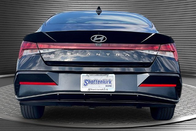 2025 Hyundai Elantra SEL - Photo 6