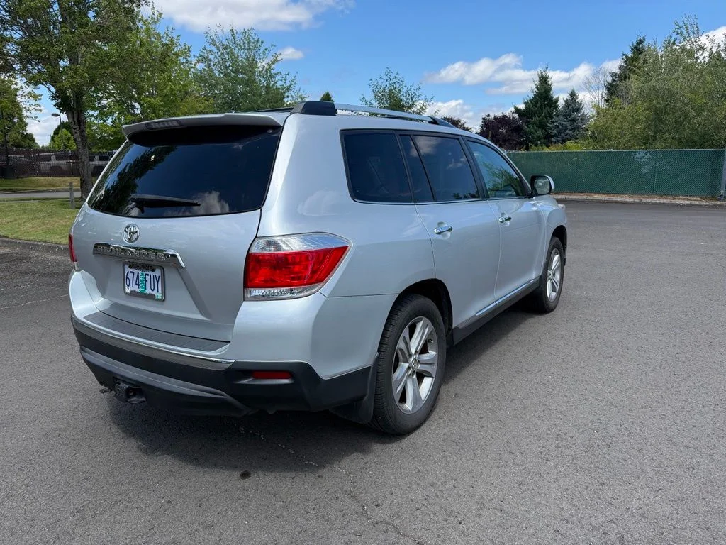 Used 2012 Classic Silver Metallic Toyota Limited image 7