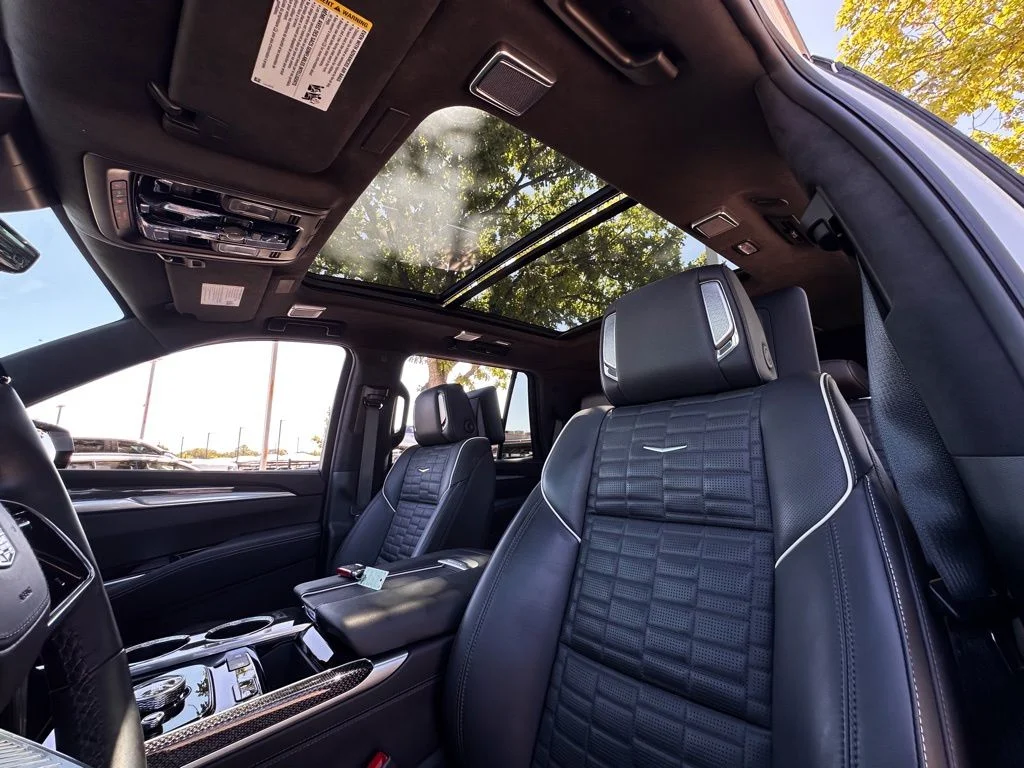 Used 2025 White Cadillac V-Series image 21