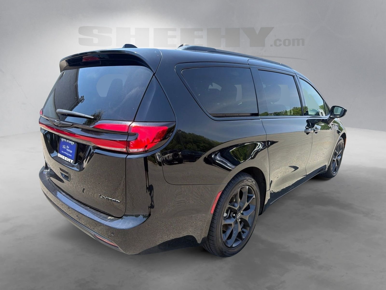 Used 2025 Black Chrysler Limited image 14