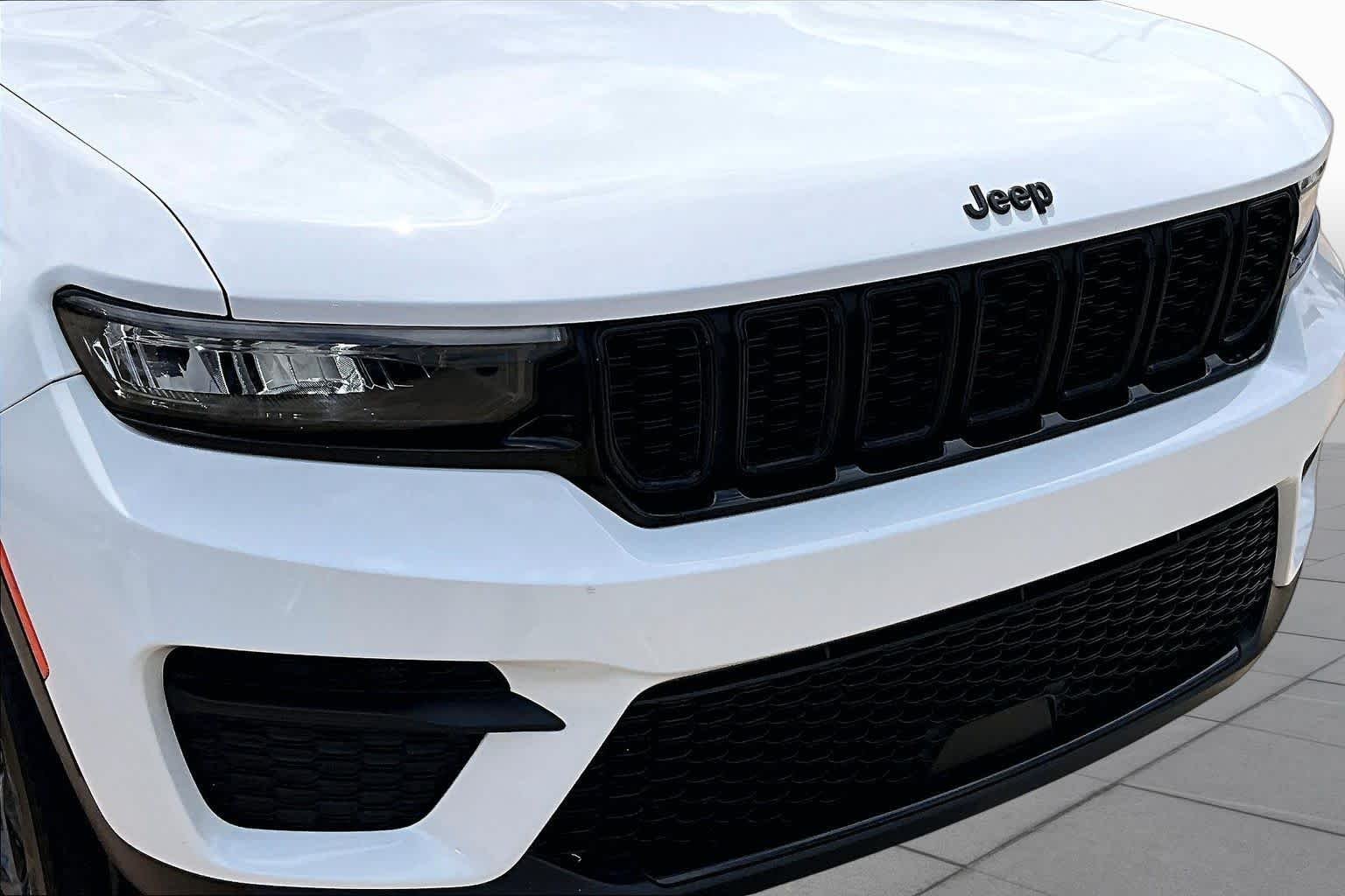 Used 2023 Bright White Clearcoat Jeep Altitude image 30