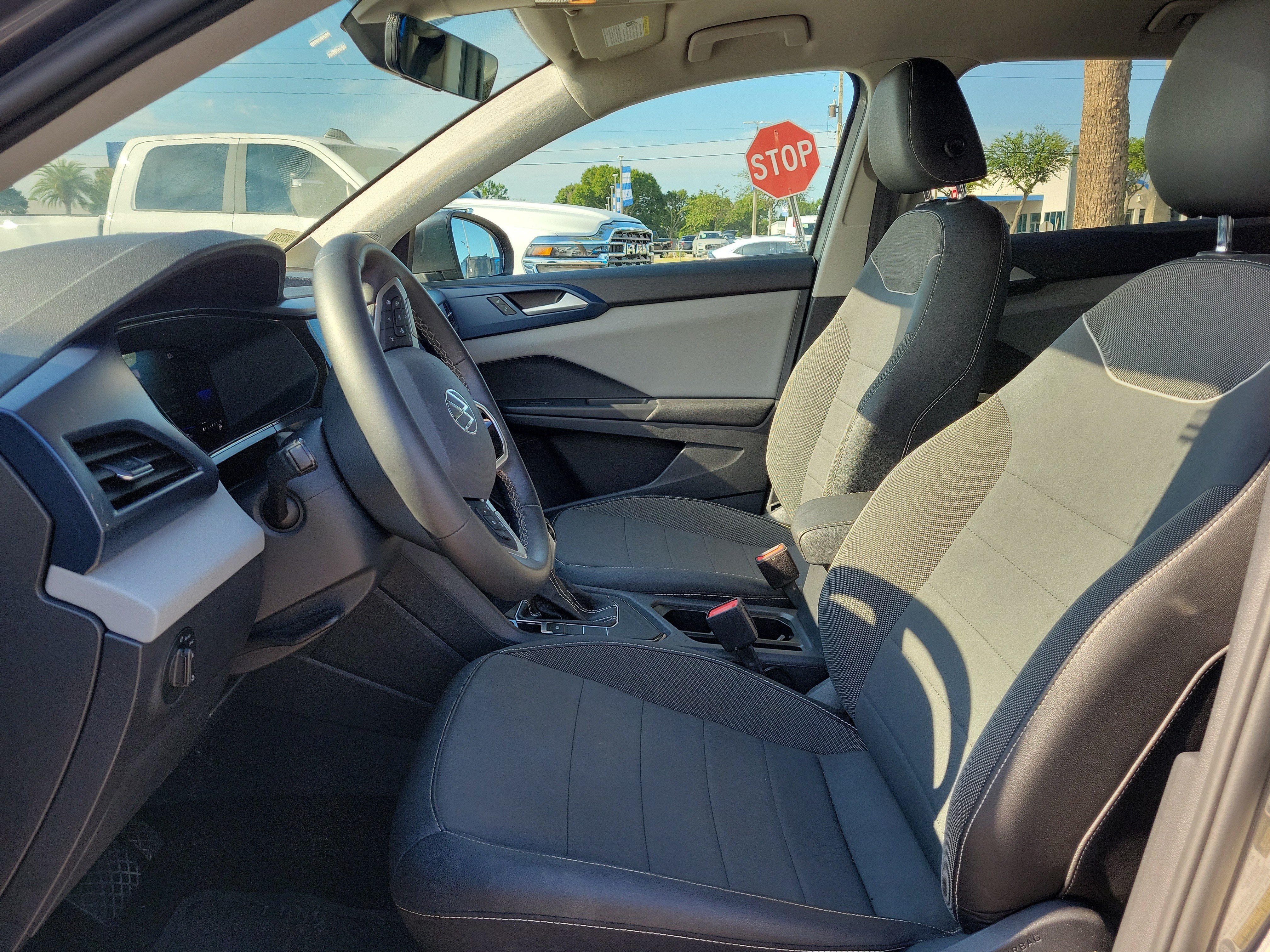 Used 2023  Volkswagen SE image 14