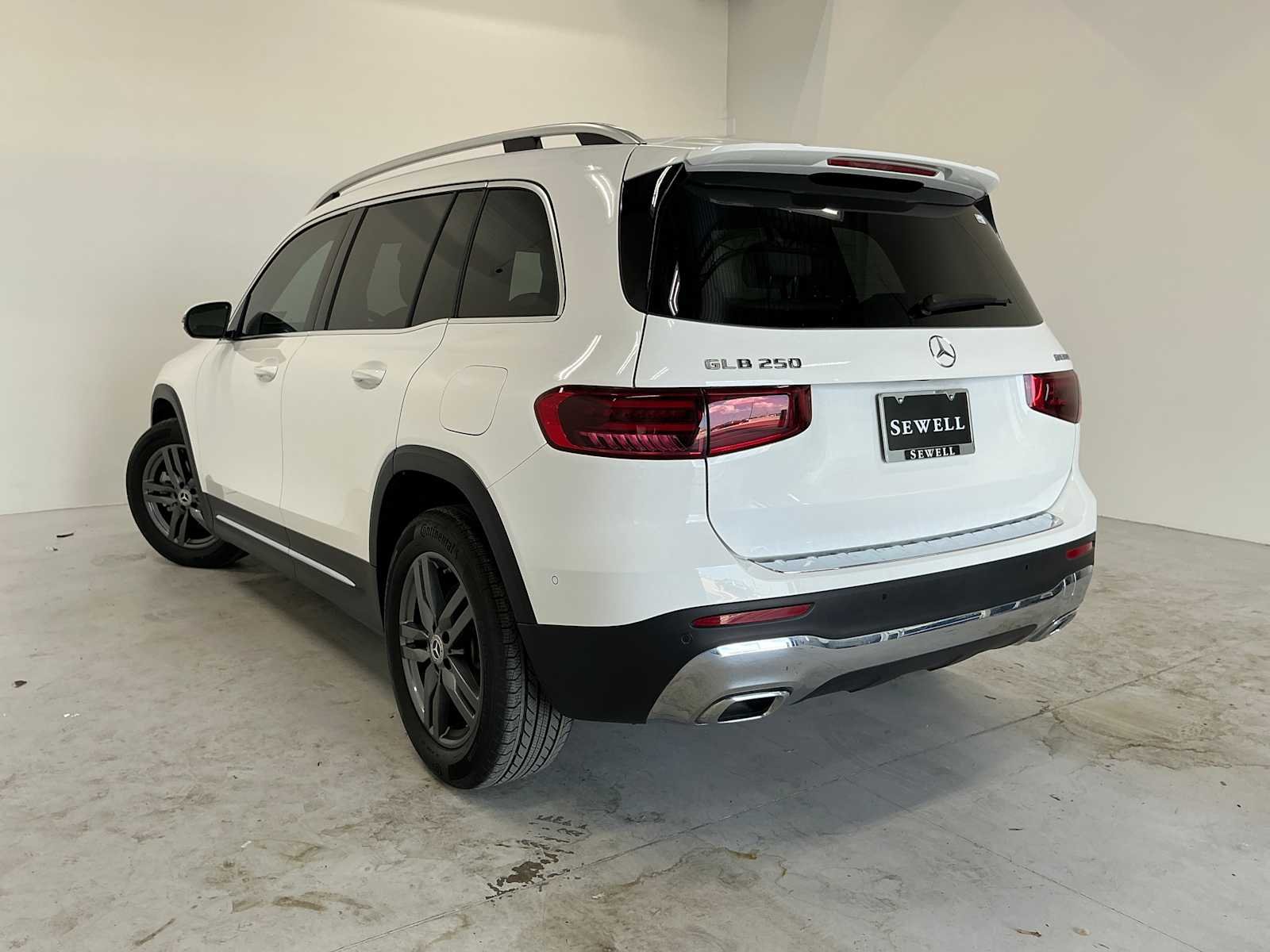 Certified Used 2026 Polar White Mercedes-Benz GLB 250 image 6