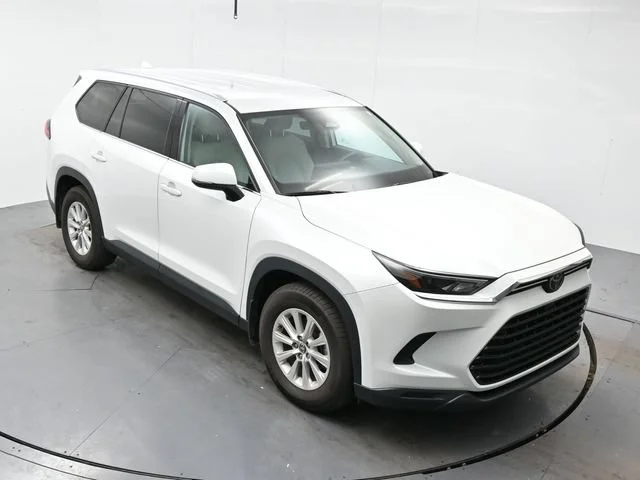 Used 2024 Wind Chill Pearl Toyota XLE image 17