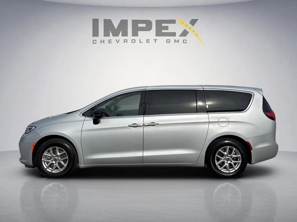 Used 2024 Silver Chrysler Touring L image 2